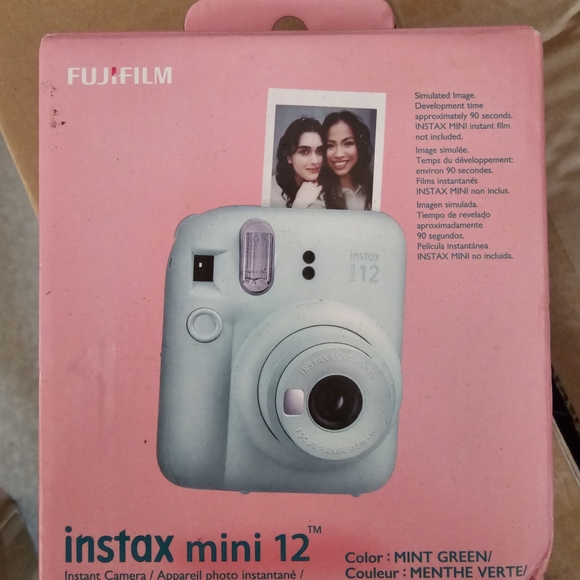 Fujifilm Instax Mini 12 in Fresh Mint